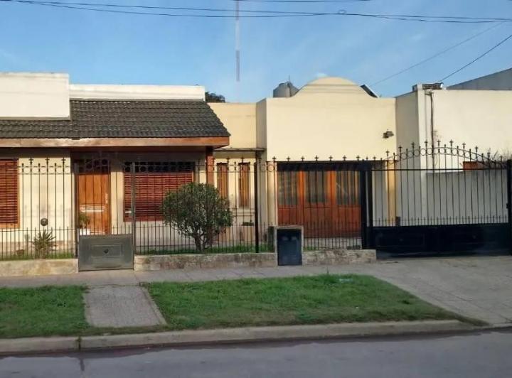 Casa · 100m² · 5 Ambientes · 2 Cocheras