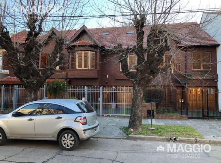 Casa · 225m² · 5 Ambientes · 1 Cochera