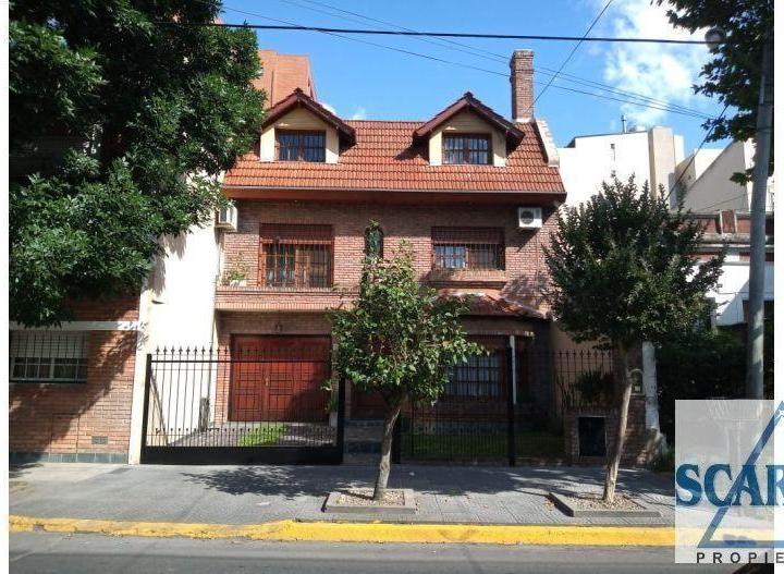 Casa · 342m² · 5 Ambientes · 2 Cocheras