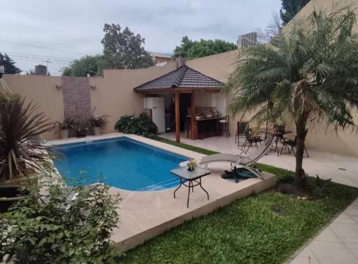 Casa · 220m² · 4 Ambientes · 4 Cocheras