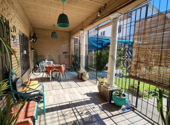 Casa · 254m² · 4 Ambientes · 2 Cocheras