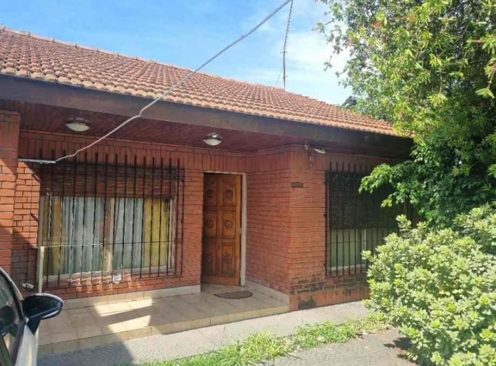 Casa · 120m² · 3 Ambientes · 2 Cocheras