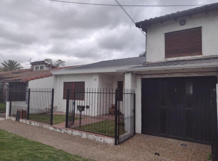 Casa · 120m² · 4 Ambientes · 2 Cocheras