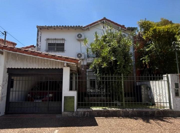 Casa · 250m² · 4 Ambientes · 2 Cocheras