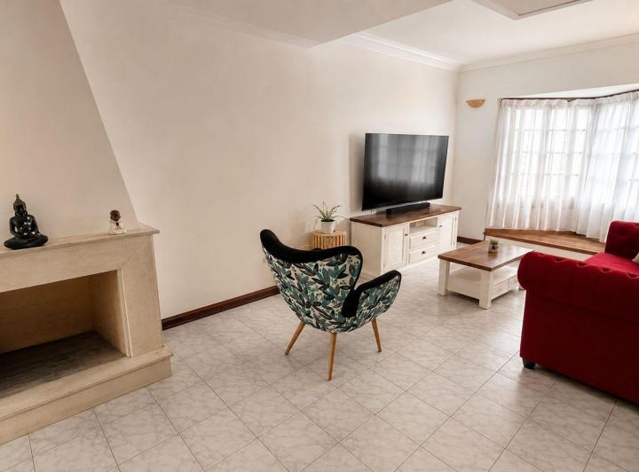 Casa · 232m² · 5 Ambientes · 2 Cocheras