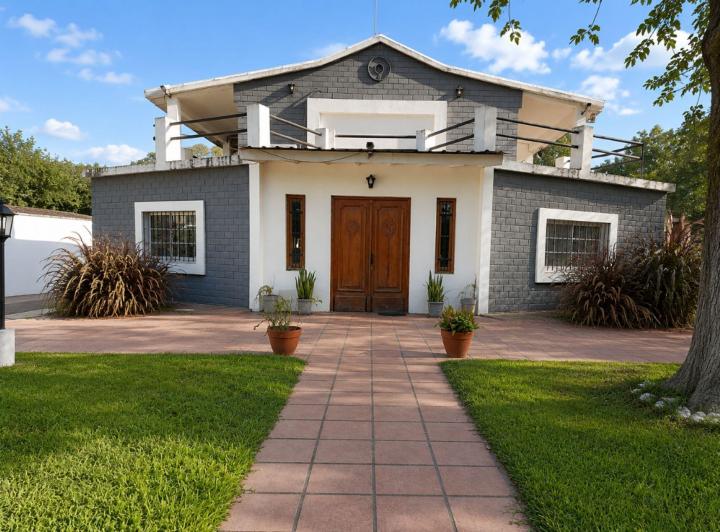 Casa · 365m² · 6 Ambientes · 4 Cocheras