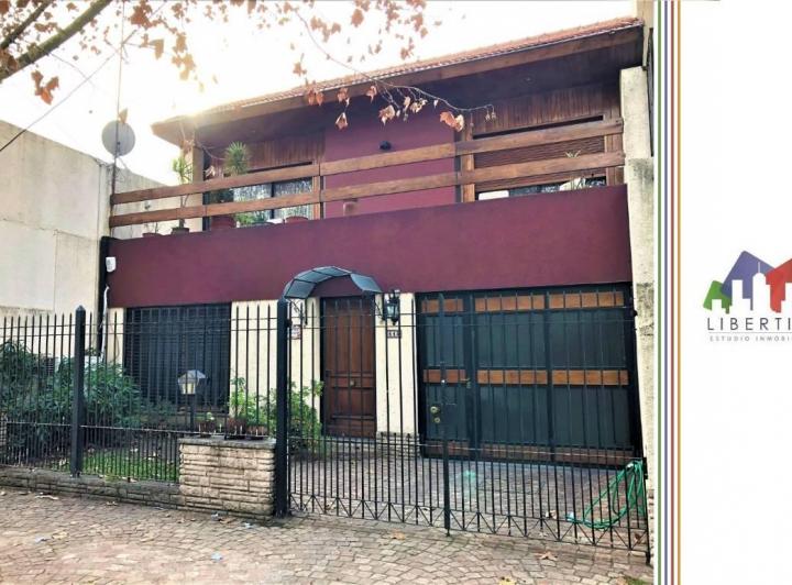 Casa · 280m² · 6 Ambientes · 2 Cocheras