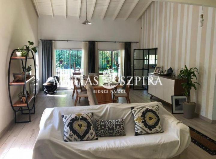 Casa · 200m² · 4 Ambientes