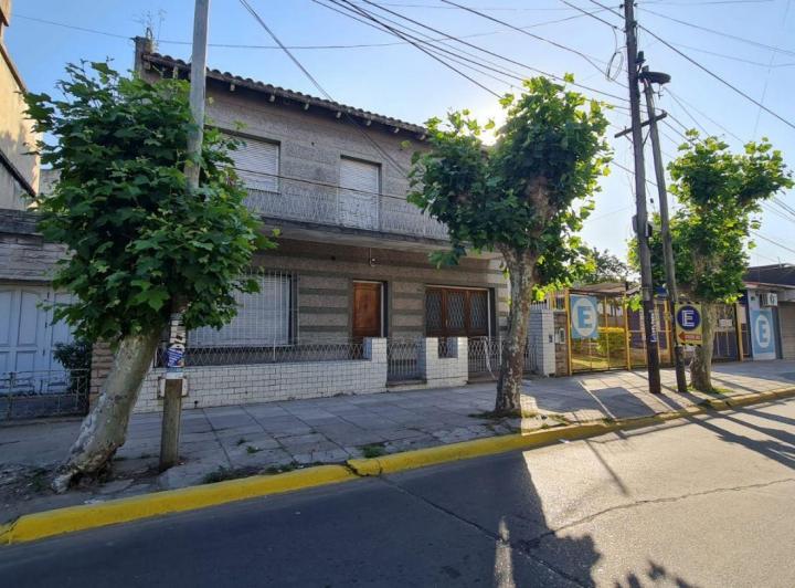 Casa · 248m² · 6 Ambientes