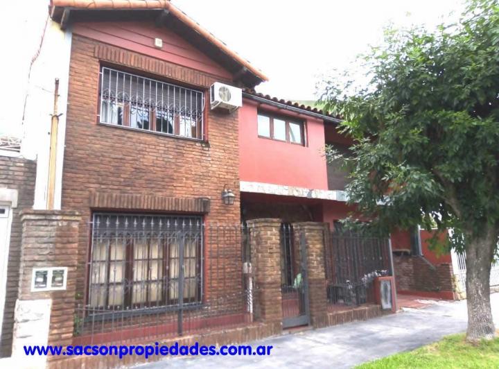 Casa · 250m² · 6 Ambientes · 3 Cocheras