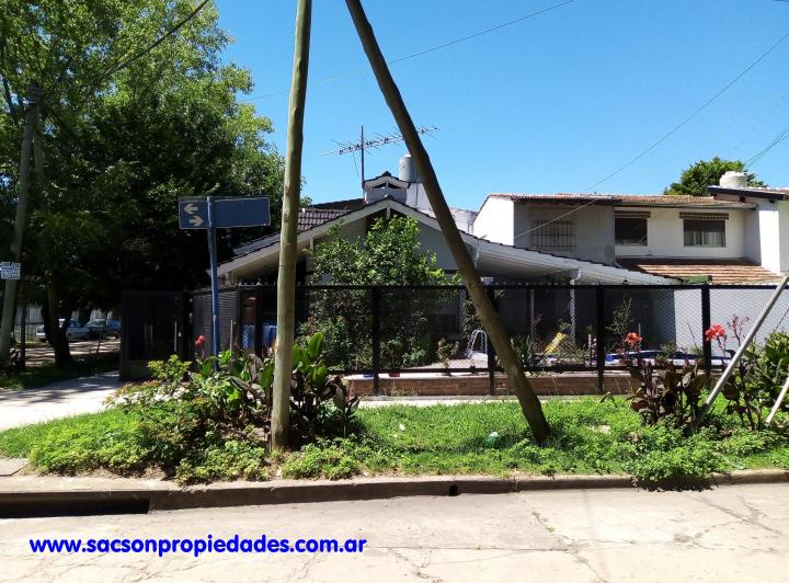 Casa · 2m² · 3 Ambientes · 1 Cochera