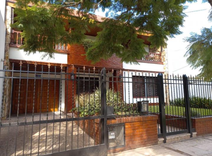Casa · 319m² · 10 Ambientes · 3 Cocheras