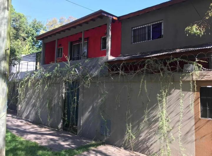 Casa · 350m² · 6 Ambientes · 2 Cocheras