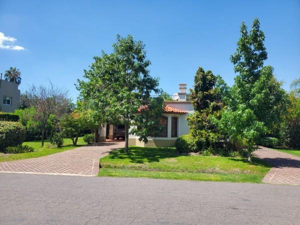 Casa · 160m² · 4 Ambientes · 1 Cochera