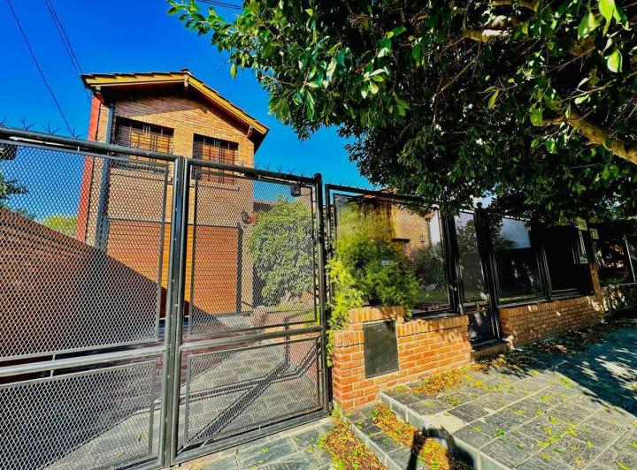 Casa · 226m² · 4 Ambientes · 3 Cocheras