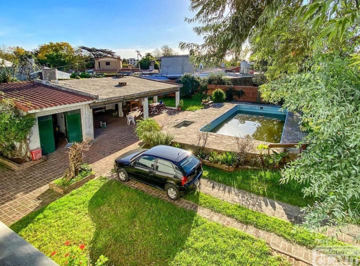 Casa · 200m² · 5 Ambientes · 1 Cochera