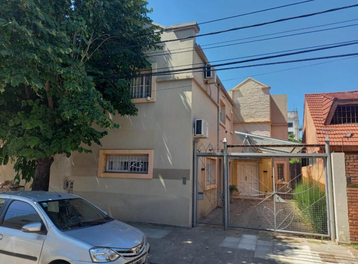 Casa · 10m² · 6 Ambientes · 2 Cocheras