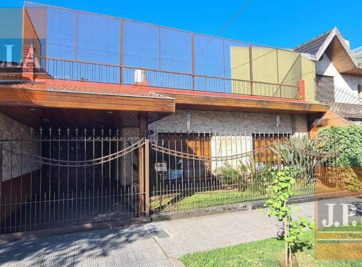 Casa · 180m² · 4 Ambientes · 4 Cocheras