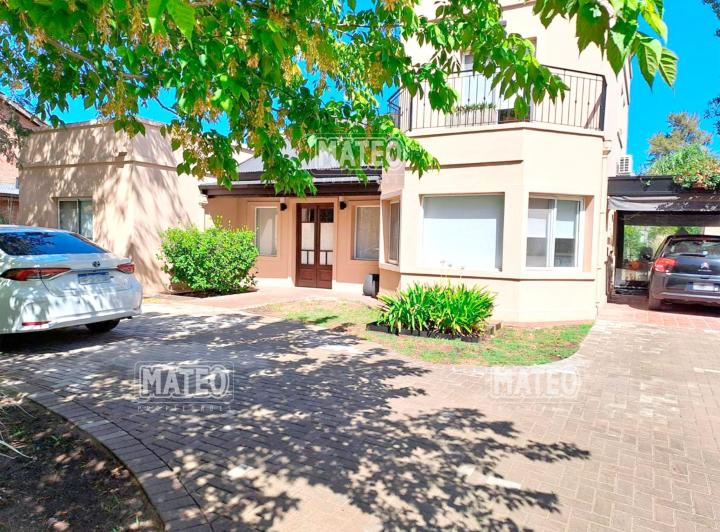 Casa · 1m² · 6 Ambientes · 1 Cochera