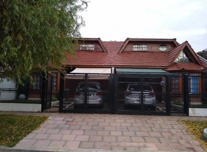 Casa · 150m² · 6 Ambientes · 1 Cochera