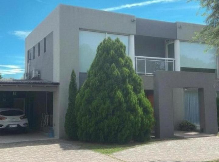 Casa · 205m² · 5 Ambientes · 1 Cochera