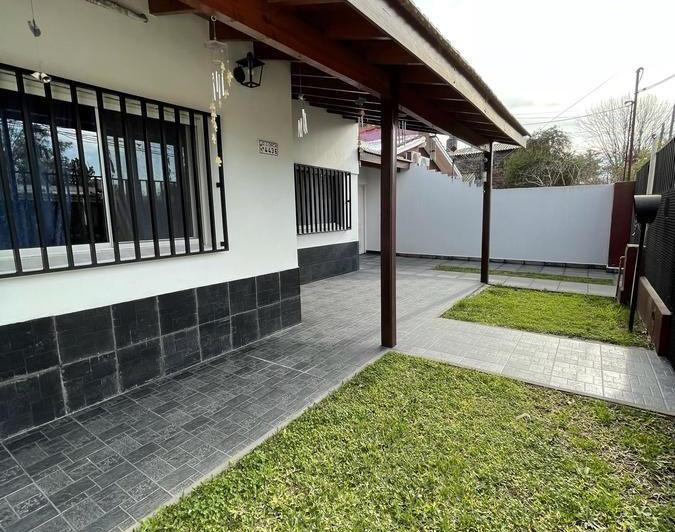 Casa · 90m² · 3 Ambientes · 2 Cocheras