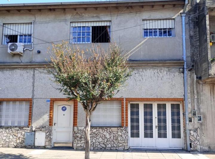 Casa · 167m² · 9 Ambientes · 1 Cochera