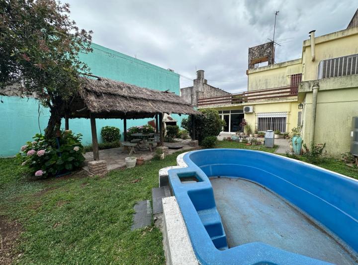 Casa · 200m² · 5 Ambientes · 3 Cocheras