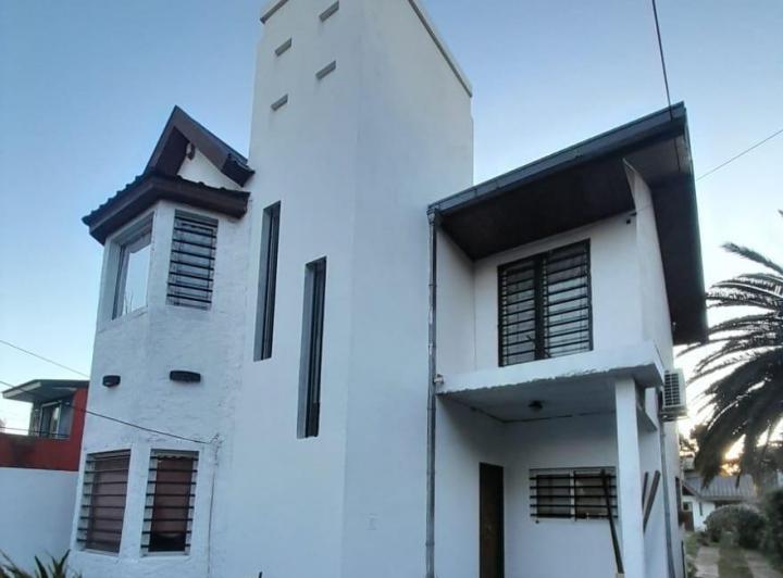 Casa · 140m² · 5 Ambientes · 3 Cocheras