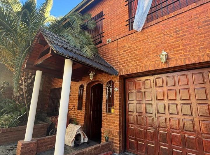 Casa · 248m² · 5 Ambientes · 3 Cocheras