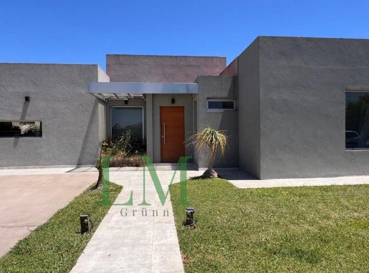 Casa · 120m² · 4 Ambientes · 2 Cocheras