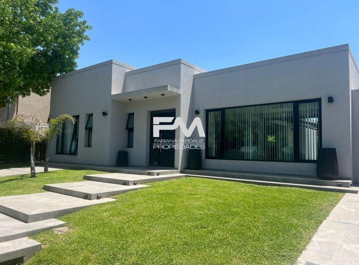 Casa · 148m² · 5 Ambientes · 5 Cocheras
