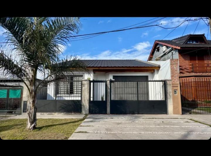 Casa · 200m² · 3 Ambientes · 1 Cochera