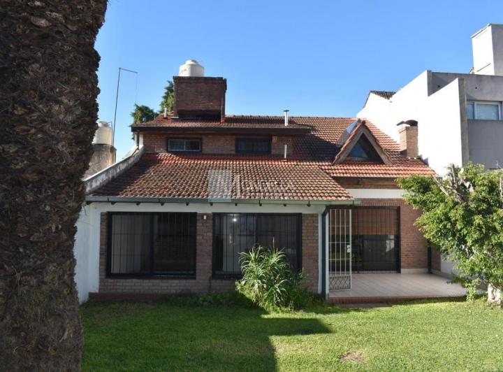 Casa · 180m² · 4 Ambientes · 2 Cocheras