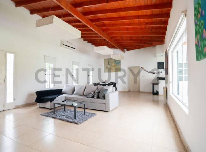 Casa · 293m² · 5 Ambientes · 4 Cocheras