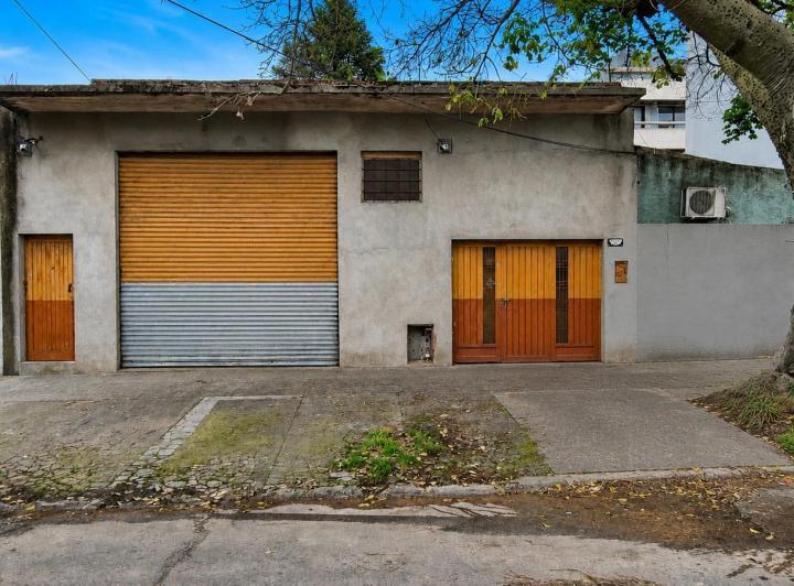 Casa · 230m² · 3 Ambientes · 2 Cocheras