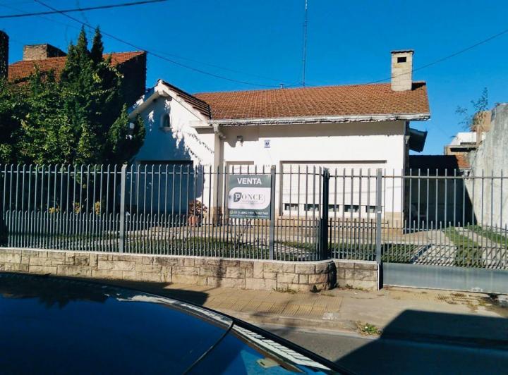 Casa · 130m² · 5 Ambientes · 2 Cocheras