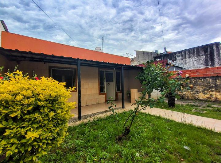 Casa · 70m² · 3 Ambientes · 3 Cocheras