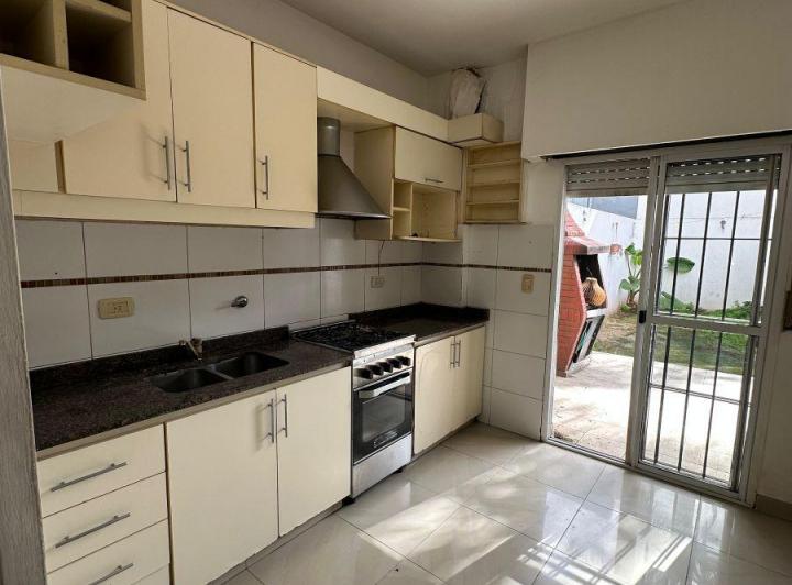 Casa · 75m² · 4 Ambientes · 1 Cochera