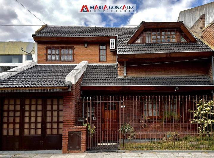 Casa · 160m² · 6 Ambientes · 1 Cochera