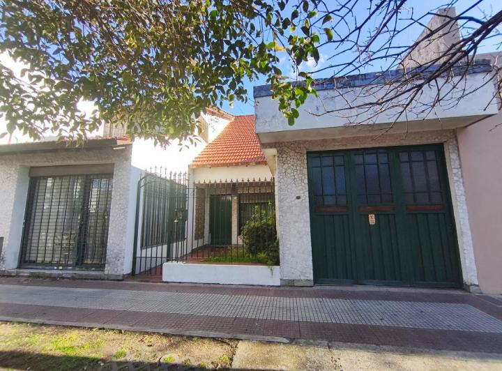 Casa · 225m² · 4 Ambientes · 3 Cocheras