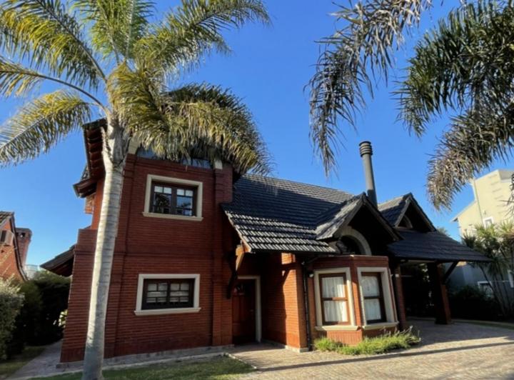 Casa · 350m² · 5 Ambientes