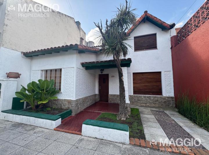 Casa · 130m² · 4 Ambientes · 1 Cochera