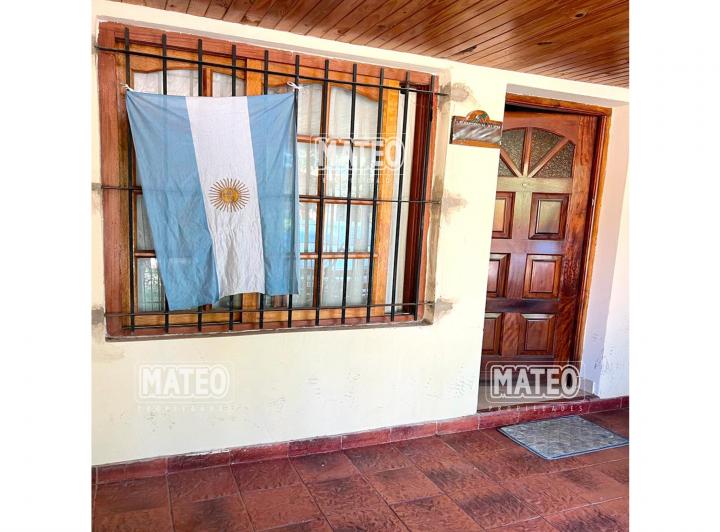 Casa · 1m² · 4 Ambientes · 2 Cocheras
