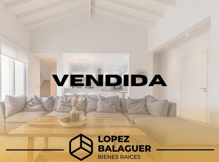 Casa · 230m² · 5 Ambientes · 4 Cocheras