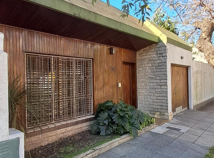 Casa · 120m² · 4 Ambientes · 2 Cocheras