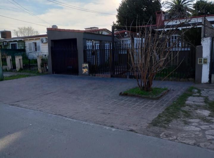 Casa · 140m² · 5 Ambientes · 2 Cocheras