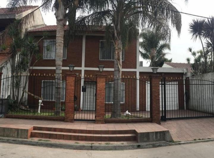 Casa · 280m² · 5 Ambientes · 3 Cocheras