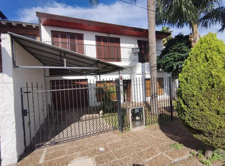 Casa · 211m² · 5 Ambientes · 3 Cocheras