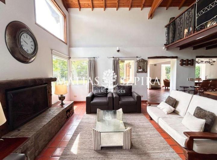 Casa · 240m² · 4 Ambientes